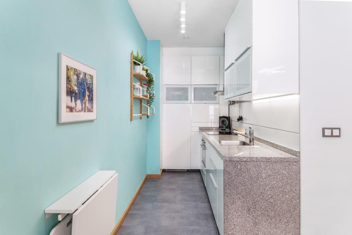 -Malagasunapts- Modern Citycentre Pool&Parking מראה חיצוני תמונה