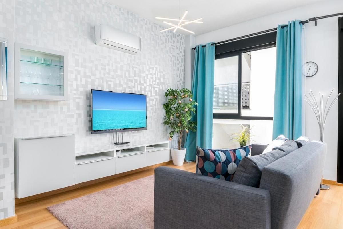 -Malagasunapts- Modern Citycentre Pool&Parking מראה חיצוני תמונה