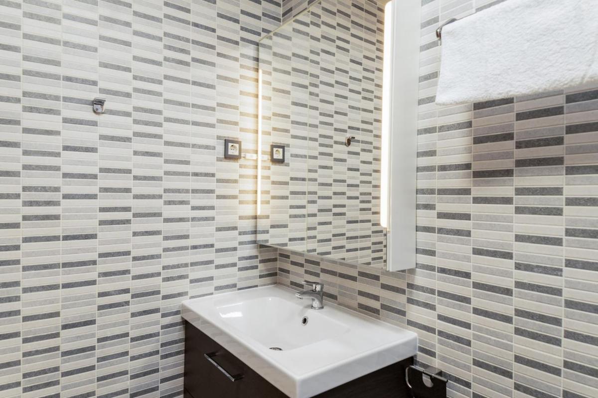 -Malagasunapts- Modern Citycentre Pool&Parking מראה חיצוני תמונה