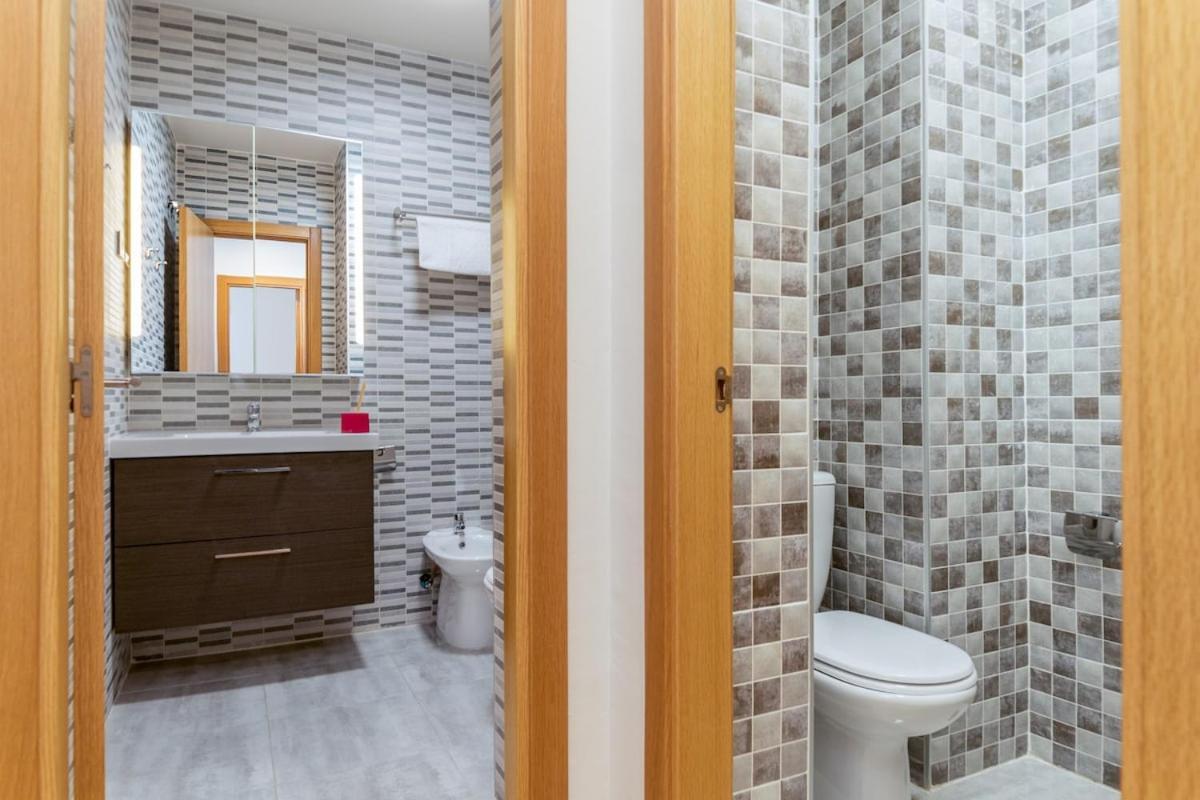 -Malagasunapts- Modern Citycentre Pool&Parking מראה חיצוני תמונה