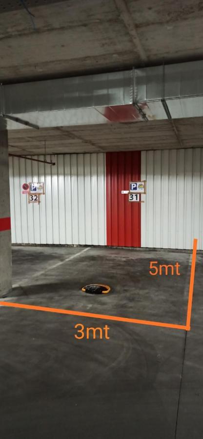 -Malagasunapts- Modern Citycentre Pool&Parking מראה חיצוני תמונה